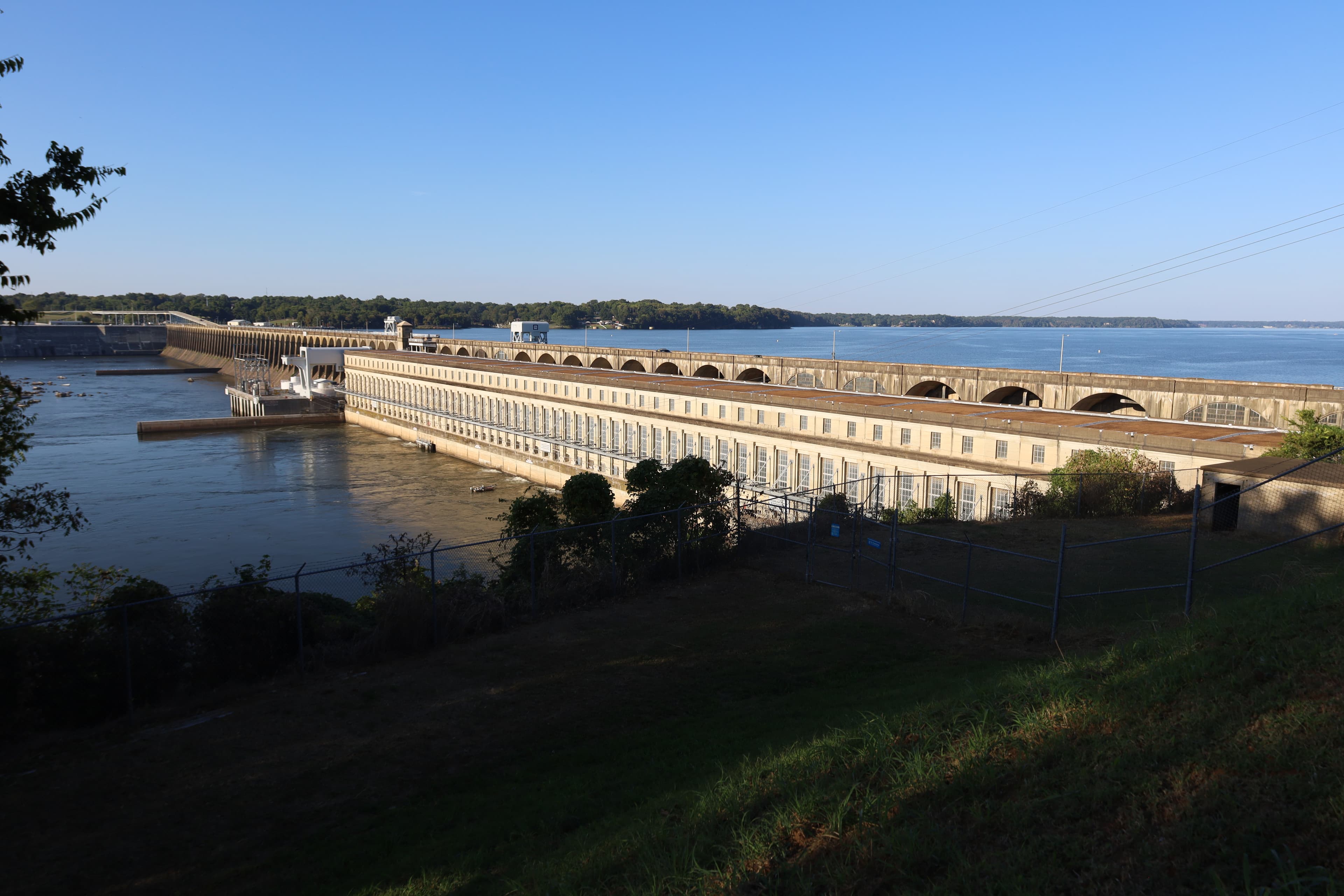 Wilson Dam on the Tennessee River from the south in 2025 — TVA hydroelectric dam with tailwaters feeding Pickwick Lake at Florence and Muscle Shoals, Alabama